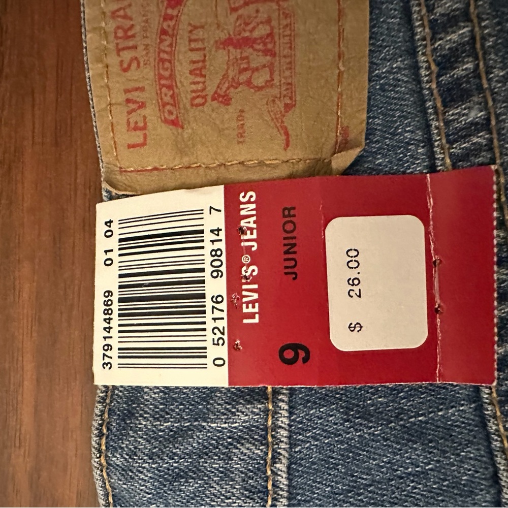 Levi's Classic Blue Jean Shorts for Women - Picture 4 of 4